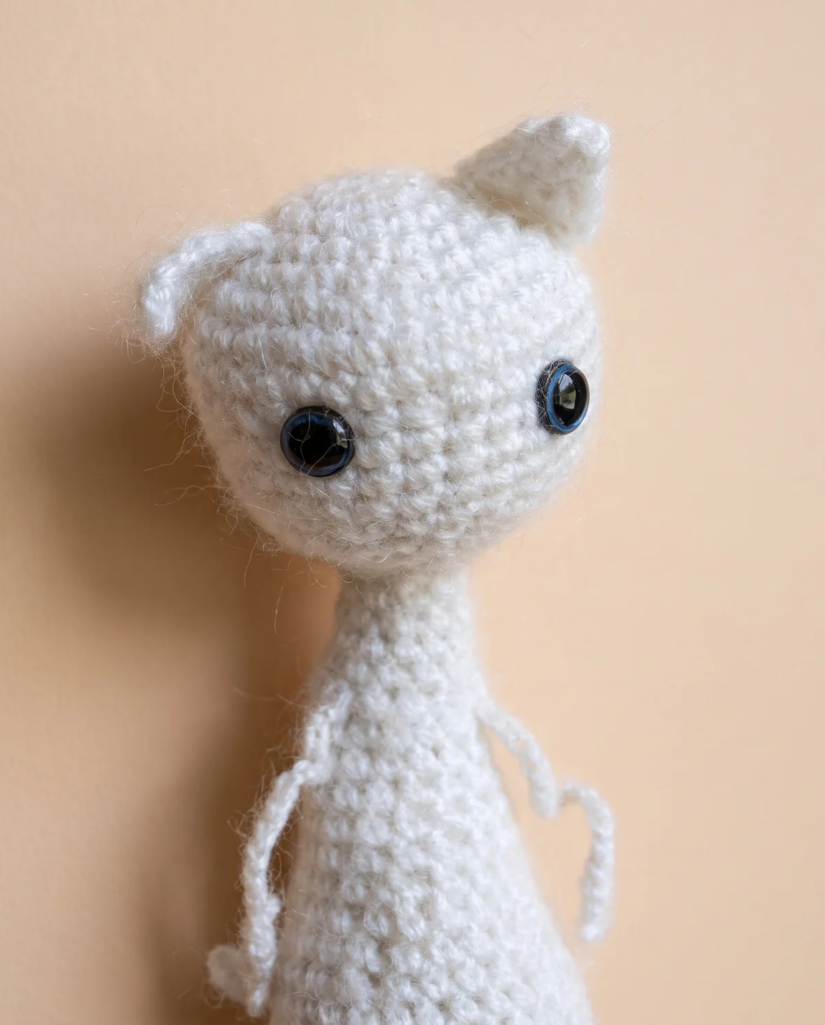 Artistic close-up of the yarn cat's face and yarn texture