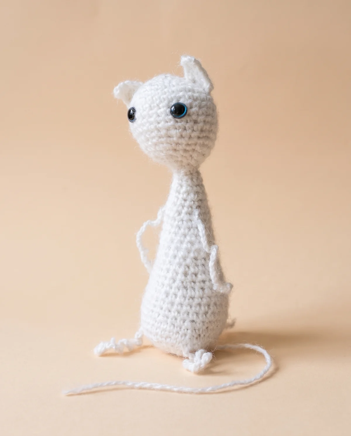 Artistic side view of the yarn cat
